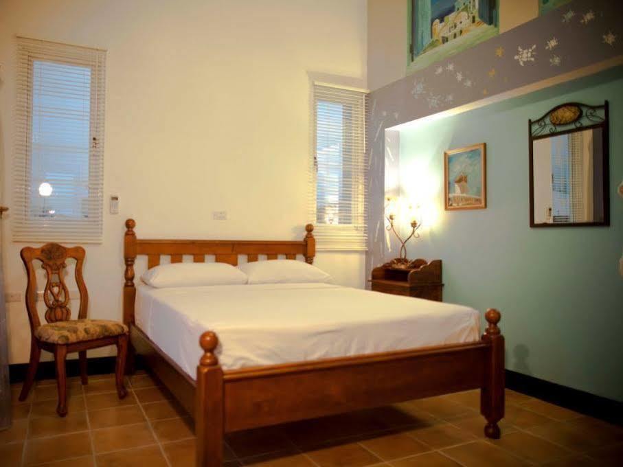 Alongs Garden Bed and Breakfast Heng-ch'un Exterior foto
